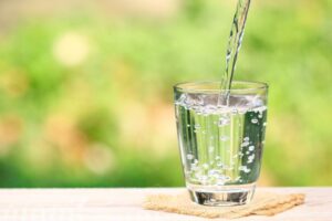 Read more about the article Jak picie czystej wody wpływa na nasze zdrowie?
