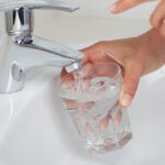 Dlaczego woda filtrowana jest lepsza niż woda z kranu?